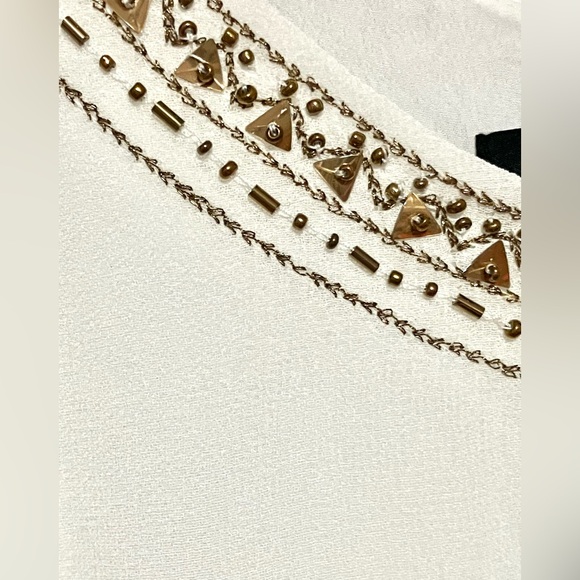 *💙2/25$*White Sleeveless Blouse with Gold Beading - Picture 4 of 5